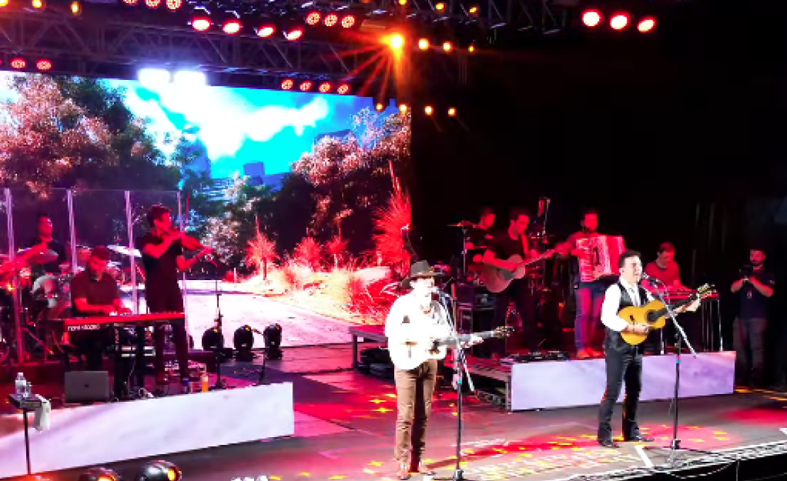 Domingo de muita música nos 63 anos de Bandeira do Sul