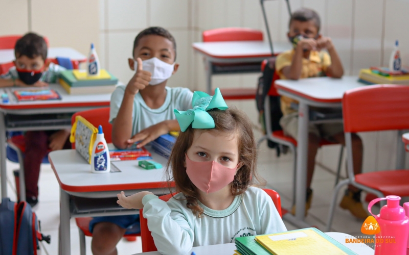 ENTREGA PARCIAL DOS KITS DE MATERIAIS ESCOLARES 