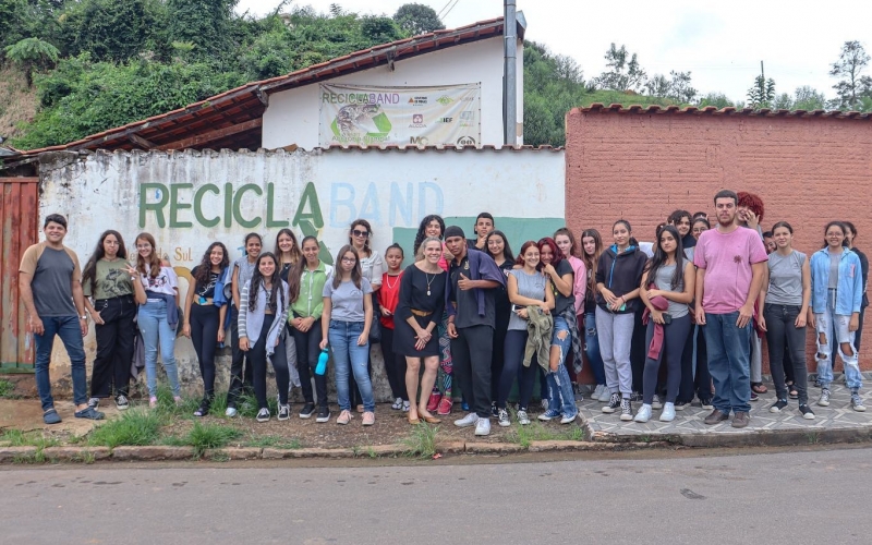 RECICLAGEM E MEIO AMBIENTE NA ESCOLA 