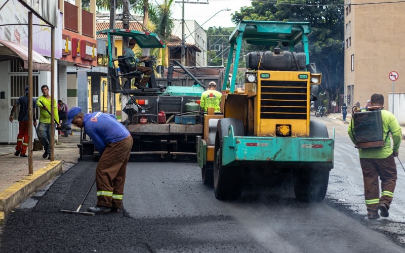RECAPEAMENTO NA AVENIDA SANTA TEREZINHA 