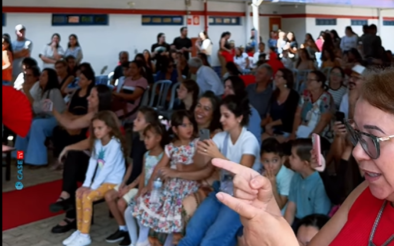 Os pequenos do CMEI Luiz Carlos Viana prepararam uma homenagem para as mães!