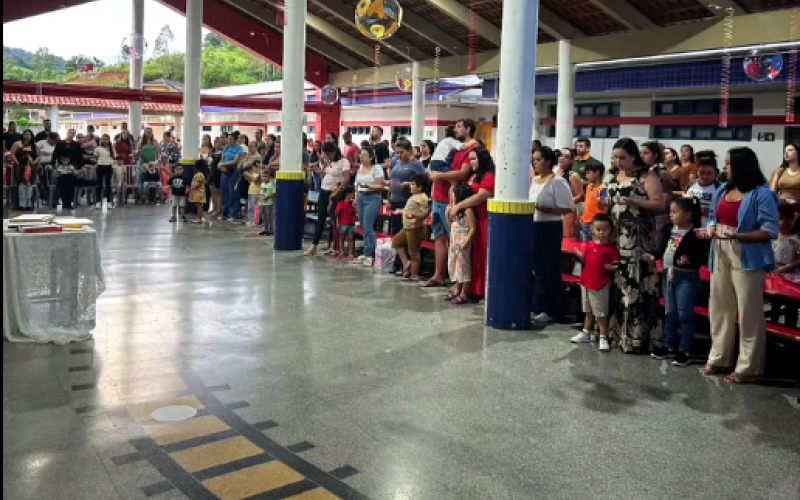 Entrega do Kit de Material Escolar no CMEI Luiz Carlos Viana